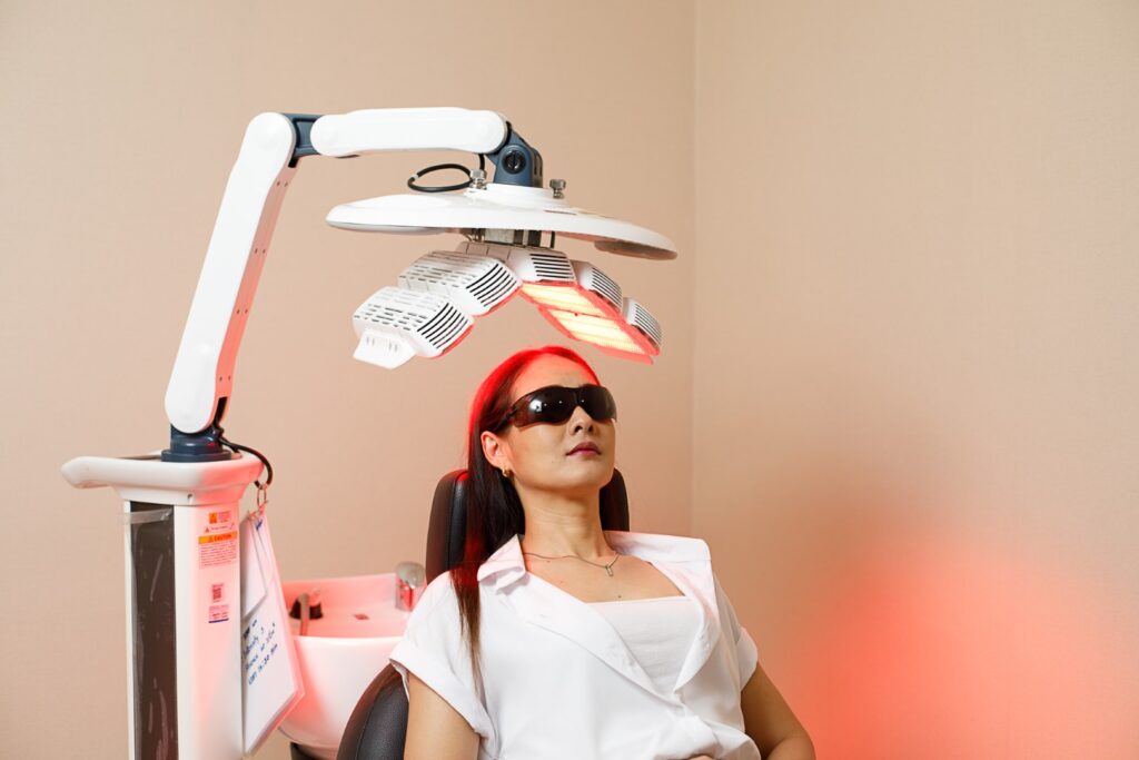 รักษาผมร่วง รักษาผมบางด้วย เทคโนโลยี LED จาก BioScor